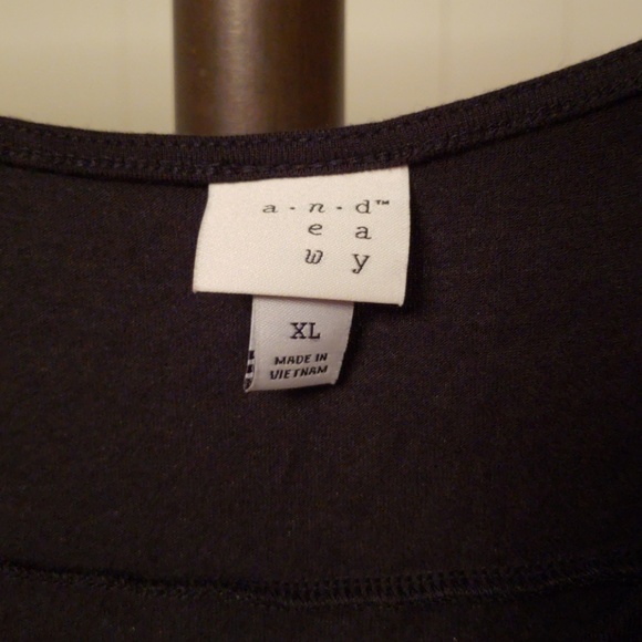 Nwt black dress with tie at waist - Picture 3 of 3